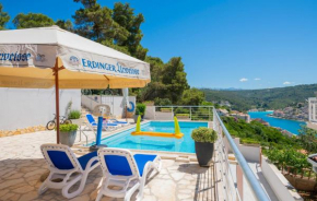 Beautiful Apartment In Pucisca